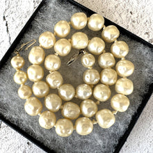 Cargar imagen en el visor de la galería, Vintage Round Baroque Pearl Necklace With Sterling Silver Filigree Clasp. Large 9/10mm Creamy Ivory Freshwater Pearl Choker Necklace, 15"