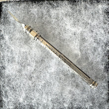 Charger l'image dans la galerie, Antique Georgian Sterling Silver Toothpick & Ear Wax Spoon. Victorian/Georgian Grooming Accessory