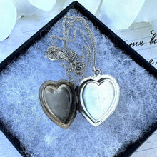 Cargar imagen en el visor de la galería, Antique Edwardian Engraved Daisy Sterling Silver Heart Locket Necklace. English B&F Silver Medium Love Heart Locket Pendant On Curb Chain