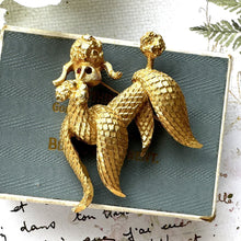 画像をギャラリービューアに読み込む, Vintage 1960s BSK New York French Poodle Brooch. Diamond Cut Bright Yellow Gold Plated Figural Dog Lapel Pin With Red Crystal Eyes