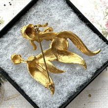 画像をギャラリービューアに読み込む, Vintage 1960s BSK New York French Poodle Brooch. Diamond Cut Bright Yellow Gold Plated Figural Dog Lapel Pin With Red Crystal Eyes