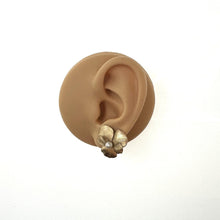 Cargar imagen en el visor de la galería, Vintage 14ct Rolled Gold Real Pearl Pansy Earrings. Krementz Gold Filled/Rolled Gold Screw Back Flower Earrings. 1950s Gold Pearl Earrings