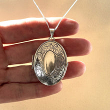 Charger l'image dans la galerie, Vintage English Silver Large Oval Engraved Locket Pendant Necklace. Art Nouveau Style Floral Sterling Silver Photo/Keepsake Locket On Chain