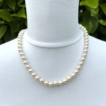 画像をギャラリービューアに読み込む, Vintage Classic Saltwater Pearl Necklace With Gold Vermeil Clasp
