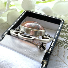 Cargar imagen en el visor de la galería, Vintage Scottish Silver Celtic Knot Dendritic Agate Brooch. Oval Sterling Silver Eternity/Love Knot Cairngorm Scottish Pebble Lapel Pin.