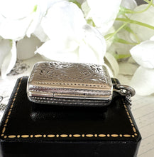 Lade das Bild in den Galerie-Viewer, Antique William IV Silver Vinaigrette, John Bettridge Birmingham 1830. Georgian/Victorian Engraved Vinaigrette Locket Pendant With Sponge