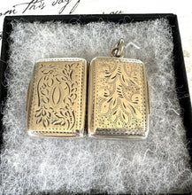 Lade das Bild in den Galerie-Viewer, Antique William IV Silver Vinaigrette, John Bettridge Birmingham 1830. Georgian/Victorian Engraved Vinaigrette Locket Pendant With Sponge