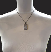 Lade das Bild in den Galerie-Viewer, Antique William IV Silver Vinaigrette, John Bettridge Birmingham 1830. Georgian/Victorian Engraved Vinaigrette Locket Pendant With Sponge