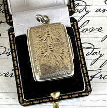 Lade das Bild in den Galerie-Viewer, Antique William IV Silver Vinaigrette, John Bettridge Birmingham 1830. Georgian/Victorian Engraved Vinaigrette Locket Pendant With Sponge