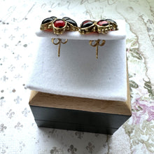 画像をギャラリービューアに読み込む, Vintage Gold On Silver Garnet & Pearl Victorian Style Earrings. Daisy Flower Gemstone Dome Stud Earrings. Antique Style Silver Gilt Earrings