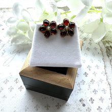 画像をギャラリービューアに読み込む, Vintage Gold On Silver Garnet & Pearl Victorian Style Earrings. Daisy Flower Gemstone Dome Stud Earrings. Antique Style Silver Gilt Earrings