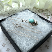 Charger l'image dans la galerie, Vintage Mexican Sterling Silver Turquoise Gemstone Pendant Necklace. Petite Minimalist Pendant & Sterling Silver Chain. Layering Necklace