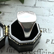 Cargar imagen en el visor de la galería, Vintage 1980s English Silver Mens Classic Signet Ring. Edwardian/Victorian Style Floral Engraved Sterling Silver Ring, UK Size U/US 10-1/4