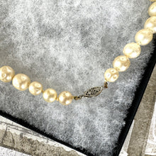 Cargar imagen en el visor de la galería, Vintage Round Baroque Pearl Necklace With Sterling Silver Filigree Clasp. Large 9/10mm Creamy Ivory Freshwater Pearl Choker Necklace, 15"