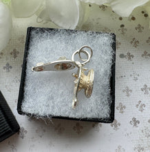 Charger l'image dans la galerie, Vintage Sterling Silver Aladdin's Lamp English Charm Pendant - Opens to Reveal Genie. Small Sterling Silver Pendant With Optional Chain.