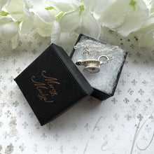 Charger l'image dans la galerie, Vintage Sterling Silver Aladdin's Lamp English Charm Pendant - Opens to Reveal Genie. Small Sterling Silver Pendant With Optional Chain.