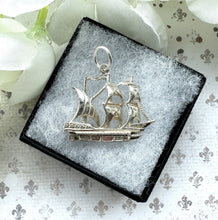画像をギャラリービューアに読み込む, Vintage Sterling Silver Pirate Ship English Charm - Opens to Reveal Gemstone Treasure. Small Silver Galleon Pendant With Optional Chain.