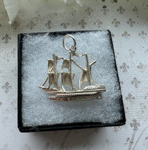 画像をギャラリービューアに読み込む, Vintage Sterling Silver Pirate Ship English Charm - Opens to Reveal Gemstone Treasure. Small Silver Galleon Pendant With Optional Chain.