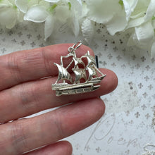 画像をギャラリービューアに読み込む, Vintage Sterling Silver Pirate Ship English Charm - Opens to Reveal Gemstone Treasure. Small Silver Galleon Pendant With Optional Chain.