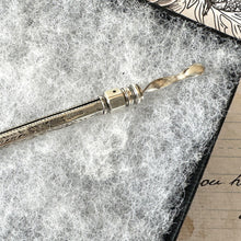 Charger l'image dans la galerie, Antique Georgian Sterling Silver Toothpick & Ear Wax Spoon. Victorian/Georgian Grooming Accessory