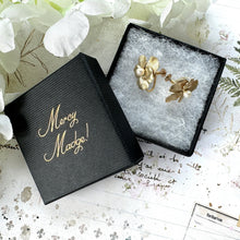 Cargar imagen en el visor de la galería, Vintage 14ct Rolled Gold Real Pearl Pansy Earrings. Krementz Gold Filled/Rolled Gold Screw Back Flower Earrings. 1950s Gold Pearl Earrings