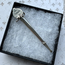 画像をギャラリービューアに読み込む, Antique Silver Scottish Agate & Citrine Claymore Sword Brooch. Engraved Sterling Silver Scottish Cairngorm Figural Broadsword Lapel Pin.