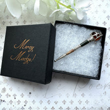 画像をギャラリービューアに読み込む, Antique Silver Scottish Agate & Citrine Claymore Sword Brooch. Engraved Sterling Silver Scottish Cairngorm Figural Broadsword Lapel Pin.