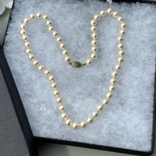 画像をギャラリービューアに読み込む, Vintage Classic Saltwater Pearl Necklace With Gold Vermeil Clasp