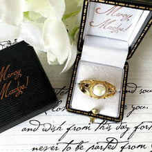 Lade das Bild in den Galerie-Viewer, Vintage 22ct Yellow Gold Mabe Pearl Etruscan Ring. Asian Handmade 22K Yellow Gold Special Occasion/Anniversary Ring, Size UK T-1/2/US 10