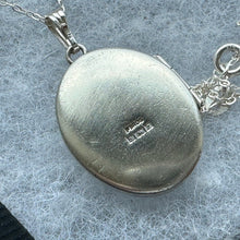 画像をギャラリービューアに読み込む, Vintage English Silver Engraved Calla Lily Locket Pendant Necklace. Art Nouveau Style Sterling Silver Oval Photo Locket & Adjustable Chain