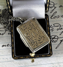 Lade das Bild in den Galerie-Viewer, Antique William IV Silver Vinaigrette, John Bettridge Birmingham 1830. Georgian/Victorian Engraved Vinaigrette Locket Pendant With Sponge