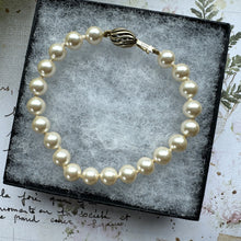 画像をギャラリービューアに読み込む, Vintage Classic White Pearl Bracelet With Gold Vermeil Clasp. Cultured Round 7mm Pearl Bracelet. 7-1/2" Single Strand Real Pearl Bracelet