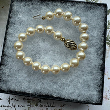 画像をギャラリービューアに読み込む, Vintage Classic White Pearl Bracelet With Gold Vermeil Clasp. Cultured Round 7mm Pearl Bracelet. 7-1/2" Single Strand Real Pearl Bracelet