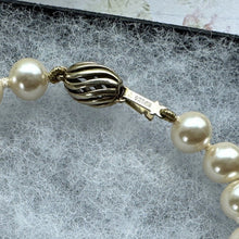 画像をギャラリービューアに読み込む, Vintage Classic White Pearl Bracelet With Gold Vermeil Clasp. Cultured Round 7mm Pearl Bracelet. 7-1/2" Single Strand Real Pearl Bracelet