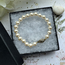 画像をギャラリービューアに読み込む, Vintage Classic White Pearl Bracelet With Gold Vermeil Clasp. Cultured Round 7mm Pearl Bracelet. 7-1/2" Single Strand Real Pearl Bracelet