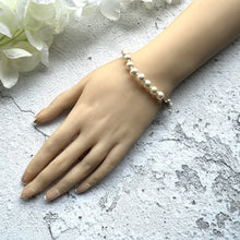 画像をギャラリービューアに読み込む, Vintage Classic White Pearl Bracelet With Gold Vermeil Clasp. Cultured Round 7mm Pearl Bracelet. 7-1/2" Single Strand Real Pearl Bracelet
