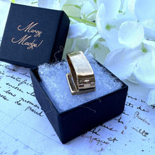Carica l'immagine nel visualizzatore di Gallery, Antique Rolled Gold Cravat/Ascot Tie Ring. Art Deco Candy Stripe Czech Glass Scarf Clip. Mens Formal Neckwear Vintage Jewelry/Accessory