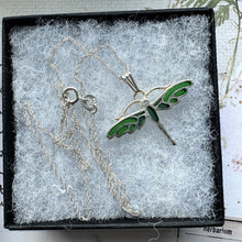 画像をギャラリービューアに読み込む, Vintage Plique A Jour Silver Dragonfly Pendant Necklace. Art Nouveau Style Sterling Silver Blue and Green Enamel Pendant & Chain.