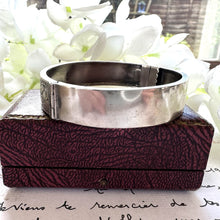 画像をギャラリービューアに読み込む, Antique Victorian Silver Cuff Bracelet c1886. Aesthetic Engraved Forget-me-Not Sweetheart Bracelet. Victorian Sterling Silver Narrow Bangle