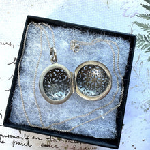 画像をギャラリービューアに読み込む, Vintage Sterling Silver Round Vinaigrette Locket Pendant Necklace. Sterling Silver Open Work Puffy Keepsake/Memory Locket & Curb Chain