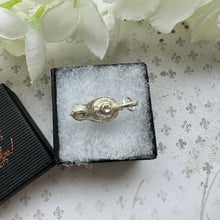 Charger l'image dans la galerie, Vintage Sterling Silver Aladdin's Lamp English Charm Pendant - Opens to Reveal Genie. Small Sterling Silver Pendant With Optional Chain.