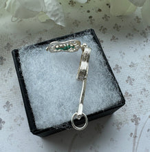 Charger l'image dans la galerie, Vintage Sterling Silver Filigree Guitar Charm Pendant - Opens to Reveal Treble Clef. Small English Silver Musical Pendant, Optional Chain