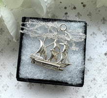 画像をギャラリービューアに読み込む, Vintage Sterling Silver Pirate Ship English Charm - Opens to Reveal Gemstone Treasure. Small Silver Galleon Pendant With Optional Chain.