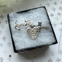 Charger l'image dans la galerie, Vintage Sterling Silver Faith Hope & Charity Charm Pendant. Christian Cross, Anchor and Heart Small Pendant With Optional Adjustable Chain