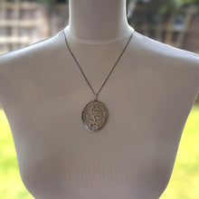 画像をギャラリービューアに読み込む, Vintage 1970s Sterling Silver Engraved Fern Locket Pendant On Chain. Slim Profile Large Oval Silver Locket Necklace, Henry Griffiths & Sons