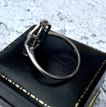 Lade das Bild in den Galerie-Viewer, Antique 18ct White Gold Diamond & Sapphire Cluster Ring