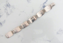 Carica l'immagine nel visualizzatore di Gallery, 1940's South Africa Silver Enamel Souvenir Bracelet. - MercyMadge