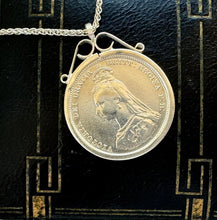 Carica l'immagine nel visualizzatore di Gallery, Antique Victorian 1887 Sterling Silver Shilling Pendant Necklace. Queen Victoria Diamond Jubilee Collectable Coin Pendant & Spiga Chain.