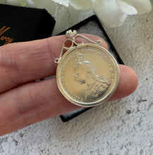 Carica l'immagine nel visualizzatore di Gallery, Antique Victorian 1887 Sterling Silver Shilling Pendant Necklace. Queen Victoria Diamond Jubilee Collectable Coin Pendant & Spiga Chain.