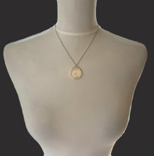 Carica l'immagine nel visualizzatore di Gallery, Antique Victorian 1887 Sterling Silver Shilling Pendant Necklace. Queen Victoria Diamond Jubilee Collectable Coin Pendant & Spiga Chain.